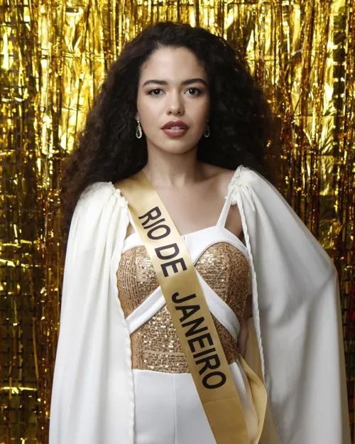 Mentora em passarela de concurso